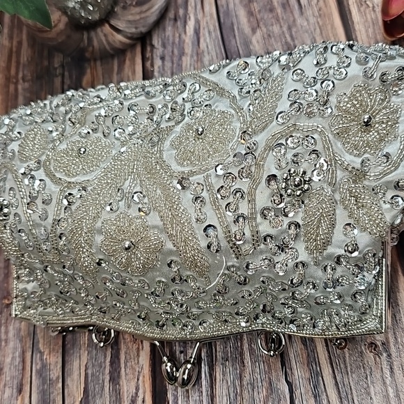 VINTAGE STYLE SILVER SEQUIN BEADED CLUTCH CROSSBODY EVENING BAG - Picture 7 of 11